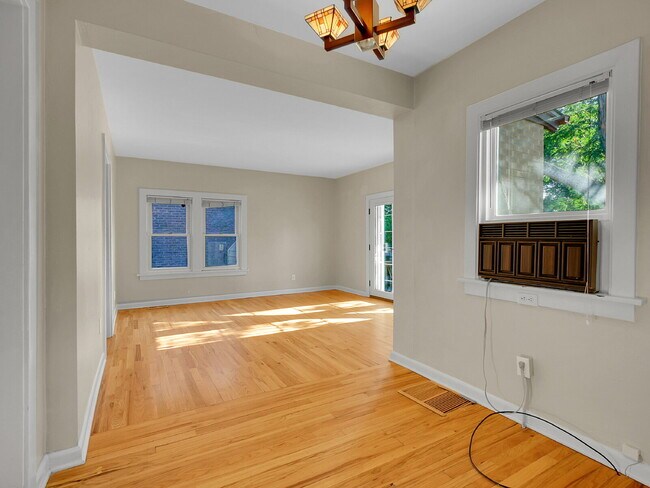 Building Photo - $2,295.00, 1 Bed, 1 Bath Home in Denver