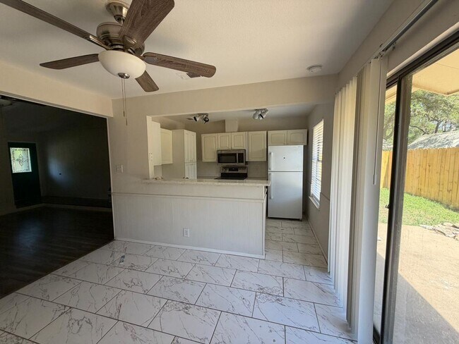 Building Photo - 9405 Newberry Dr