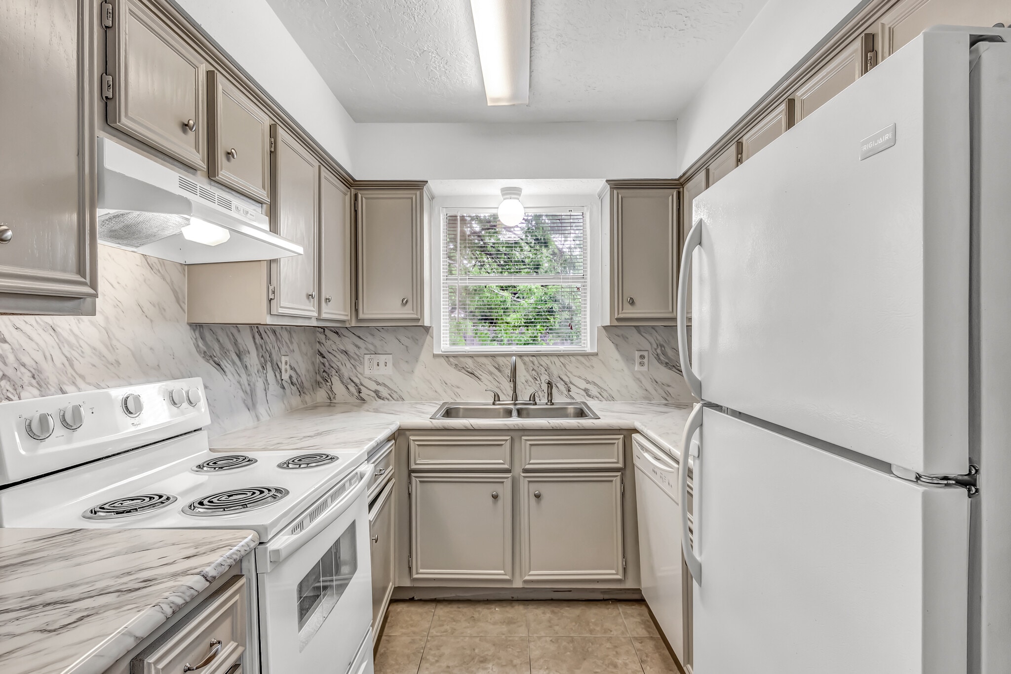 Building Photo - 3402 Timberline Ct