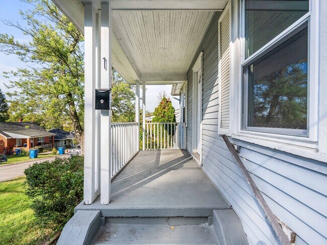 Building Photo - AVAILABLE OCT 1st! Don't miss this RENOVATED 2 bedroom in Penn Hills!