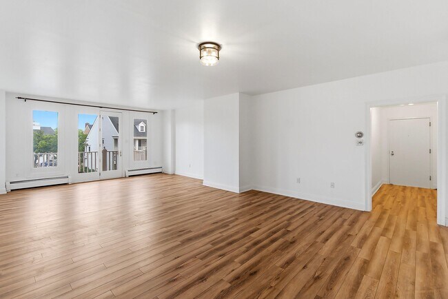 Building Photo - 204 Shearwater Ct W