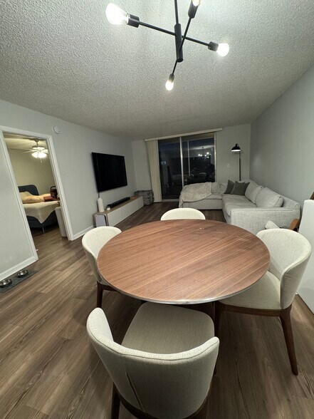 Building Photo - 410 NW 68th Ave