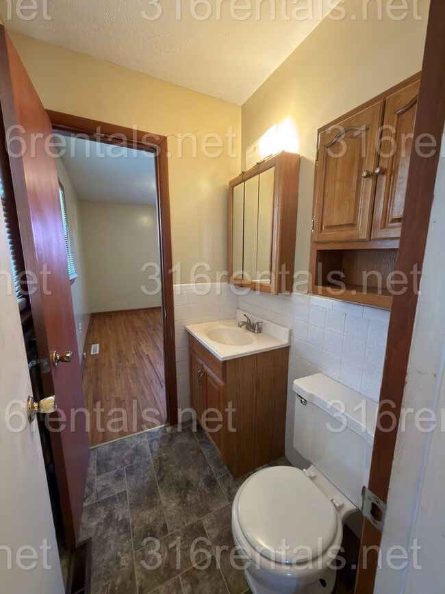 Building Photo - 520 Linda Ln