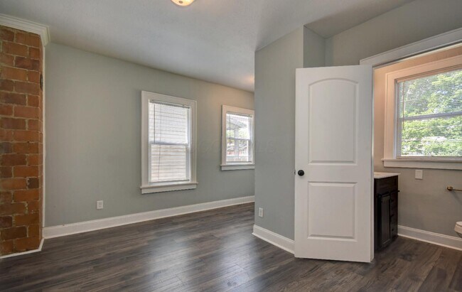 Building Photo - 719 Fairwood Ave