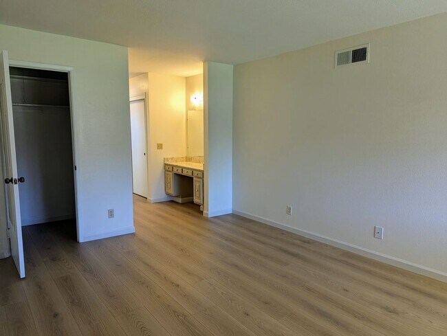 Building Photo - 5069 Cribari Bluff