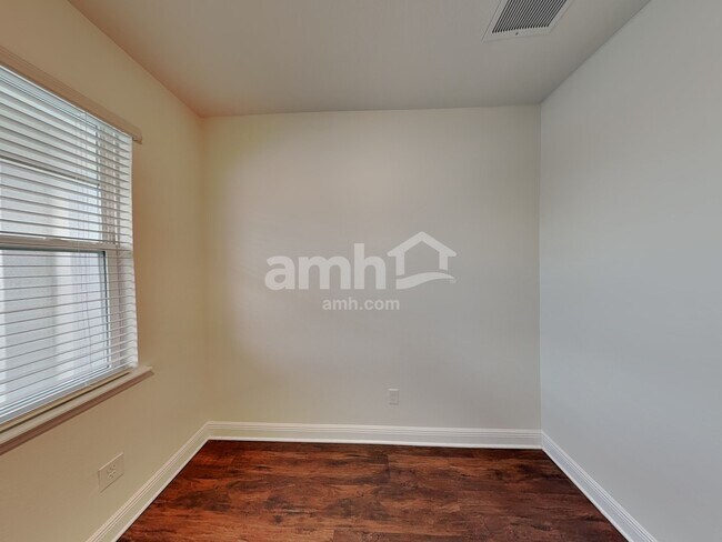 Building Photo - 2800 Ponds Trl