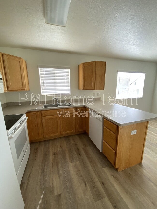 Building Photo - 1639 W 600 N