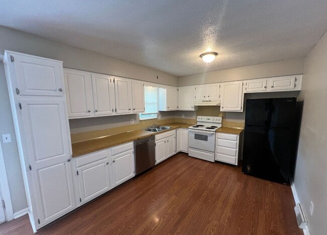 Building Photo - Quiet Cul-de-Sac Home with Bonus Room & Big Backyard!