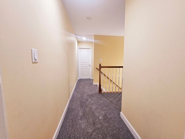 Building Photo - Townhouse  At West Park Place