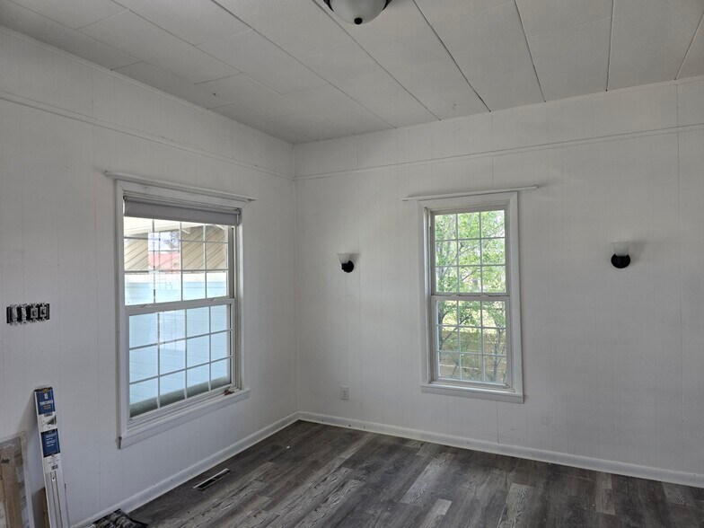 Building Photo - 434 3rd St