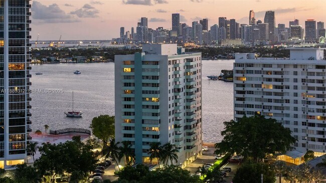 Building Photo - 5 Island Ave