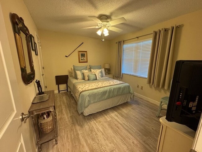 Building Photo - Furnished 2/2 Seasonal in Seven Lakes