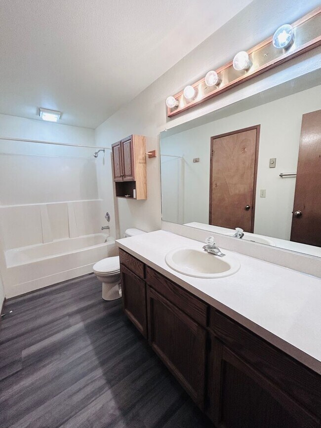 Building Photo - ***PENDING APPLICATION***Lovely Home Minutes away from West Beach