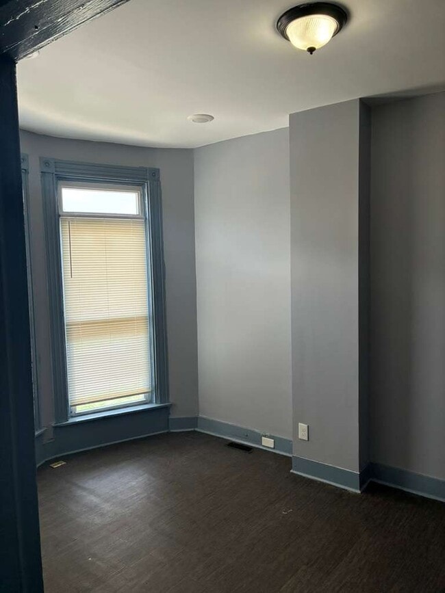 Building Photo - 2832 Parkwood Ave