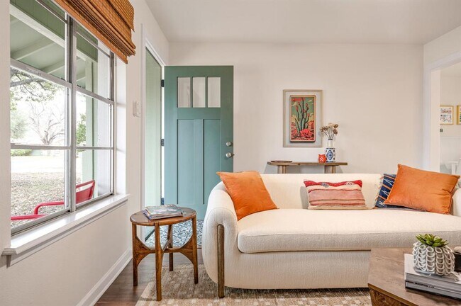 Building Photo - 407 Westmorland Dr