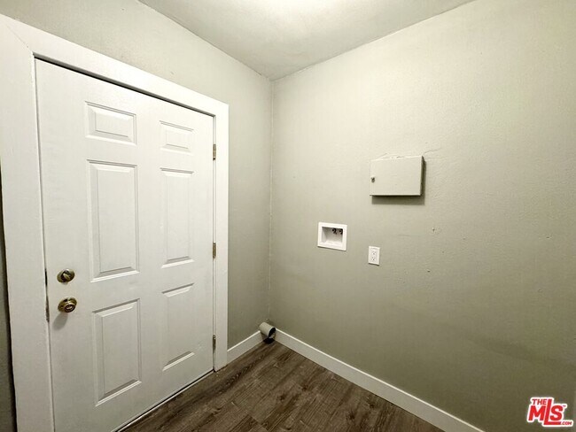 Building Photo - 1048 W 62nd St