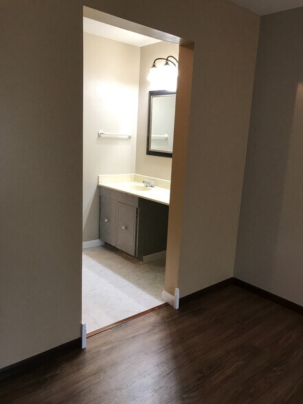 Building Photo - 7010 Newport Dr