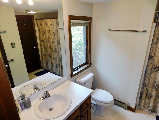 Building Photo - 43 Old Beach Cir