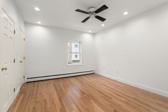 Building Photo - 431 E 6th St