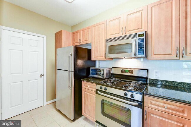 Building Photo - 12140 Garden Grove Cir