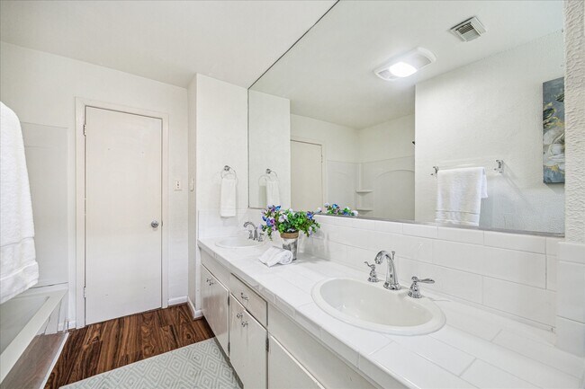 Building Photo - 5939 Rutherglenn Dr