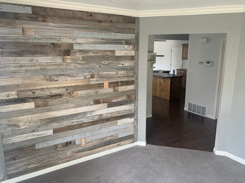Building Photo - 807 E 10 S