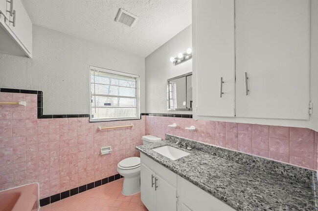 Building Photo - 9315 Laura Koppe Rd