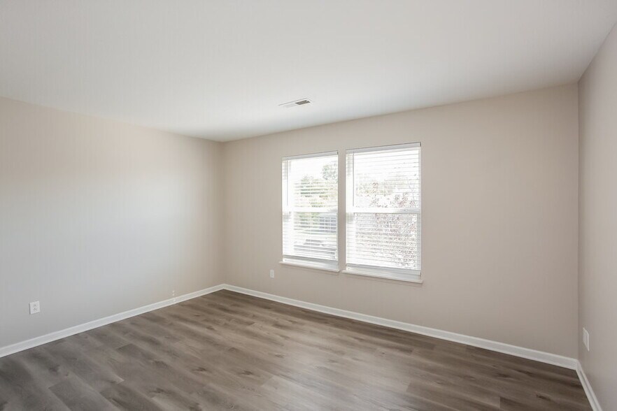 Building Photo - 7018 Oldham Dr