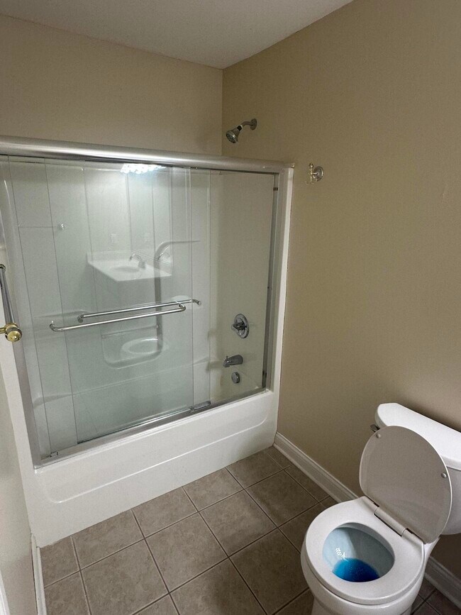 Building Photo - 6 Hudson Hollow Road