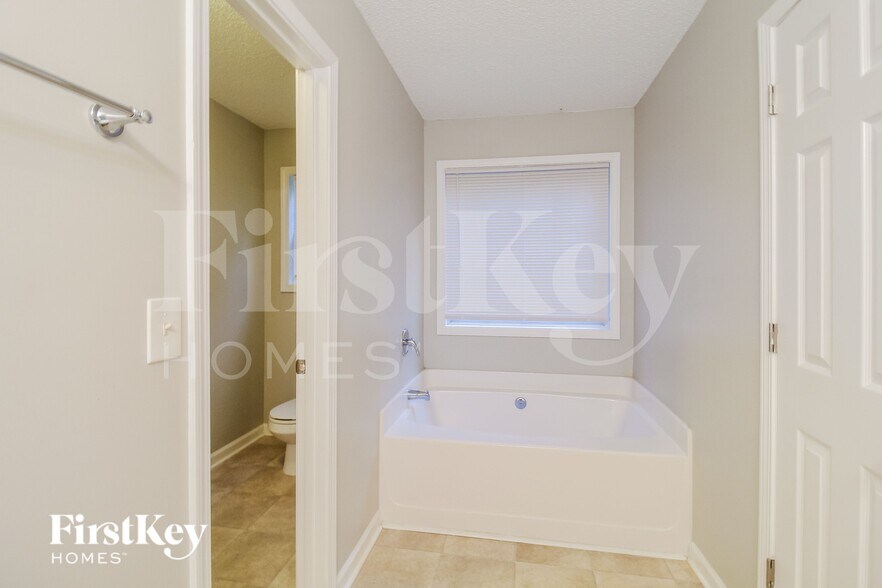 Building Photo - 5354 Crown Oaks Dr