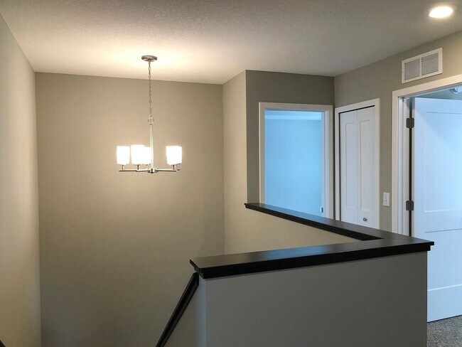 Building Photo - 4 bed house available in otsego!