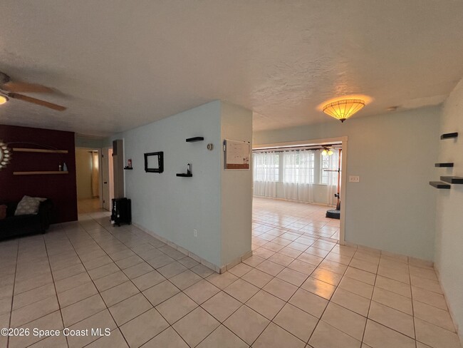 Building Photo - 2807 Tropic Rd