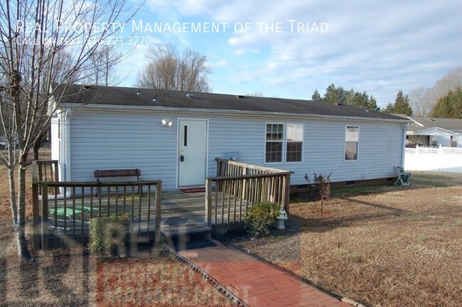 Building Photo - *Davidson County* 3 Bedroom 2 Bathroom Ran...