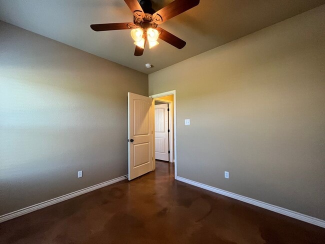 Building Photo - 3000 Silver Saddle Dr