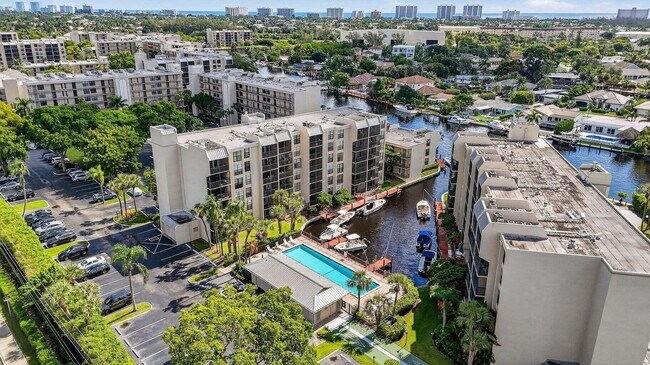 Building Photo - 20 Royal Palm Way