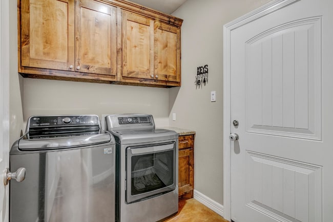 Building Photo - 6407 Norwood St