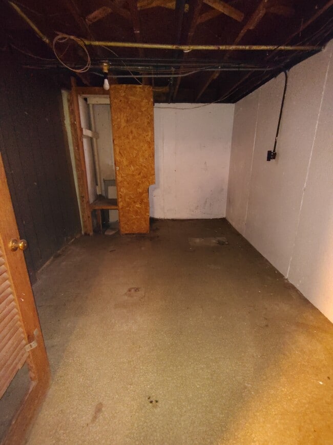 Building Photo - 2524 N Rockton Ave