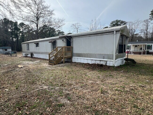 Building Photo - 2 Bedroom Mobile Home-516 Greenwood Dr.