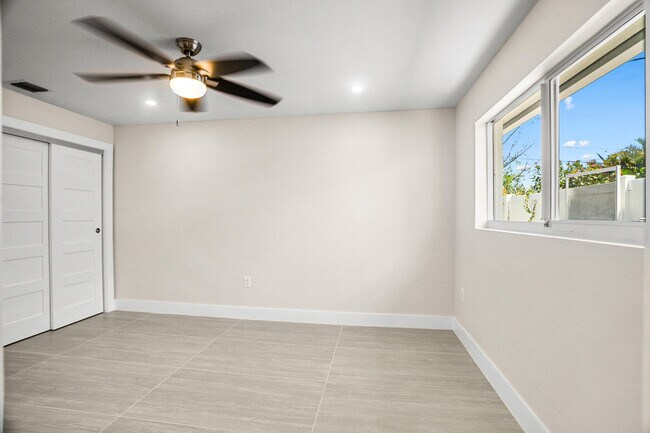 Building Photo - 5496 NE 22nd Ave