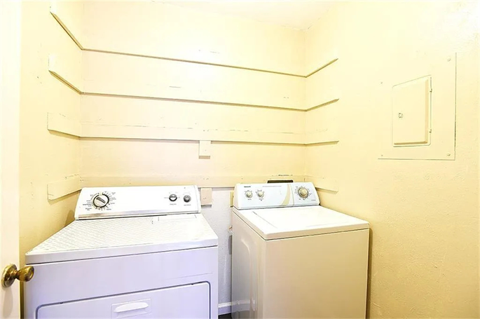 Building Photo - 126 Hollyhill Ln