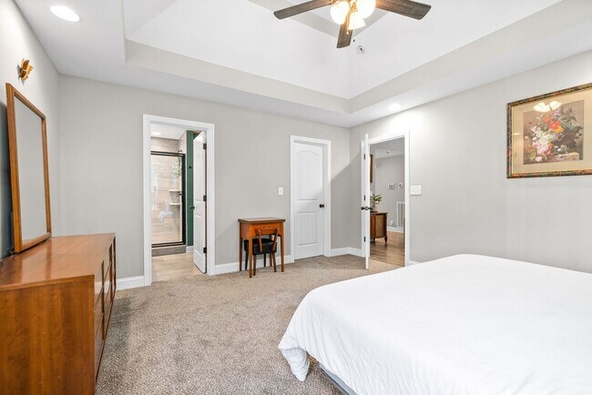 Building Photo - Fish, Swim or Canoe from your backyard! Beautiful 3 bed 2 bath with large Fenced in backyard!