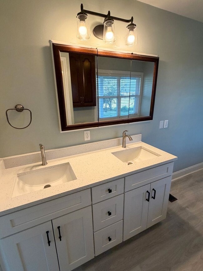 Building Photo - Spacious 4 Bedroom, 2.5 Bath Home with Stunning Marsh Views