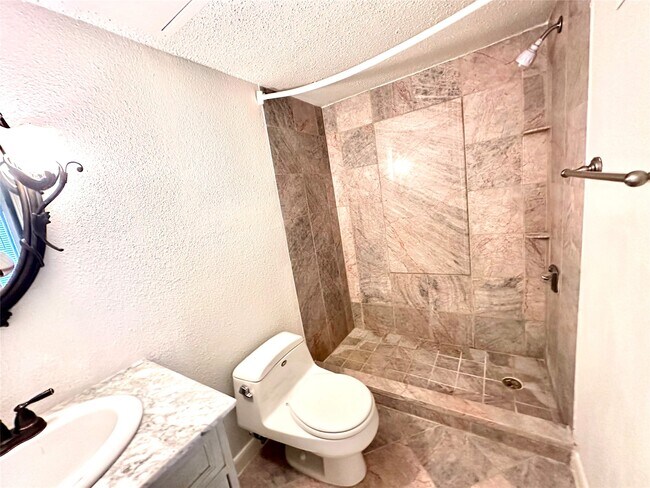 Building Photo - 1311 Antoine Dr