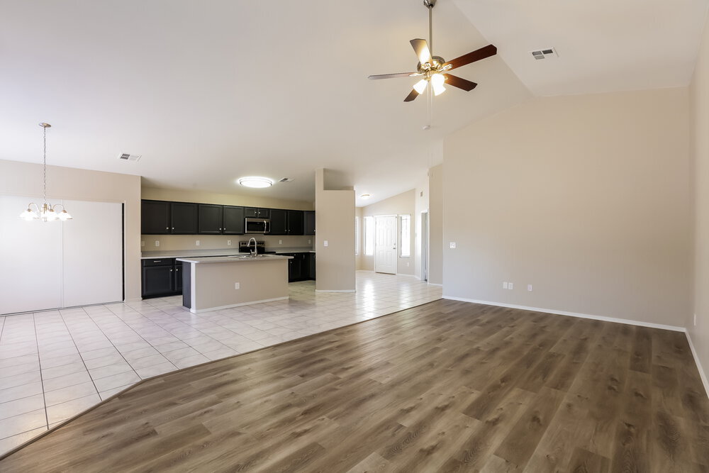 Building Photo - 1510 N Saddle St