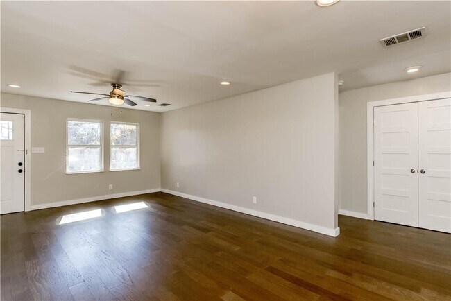 Building Photo - 4702 Bandera Rd