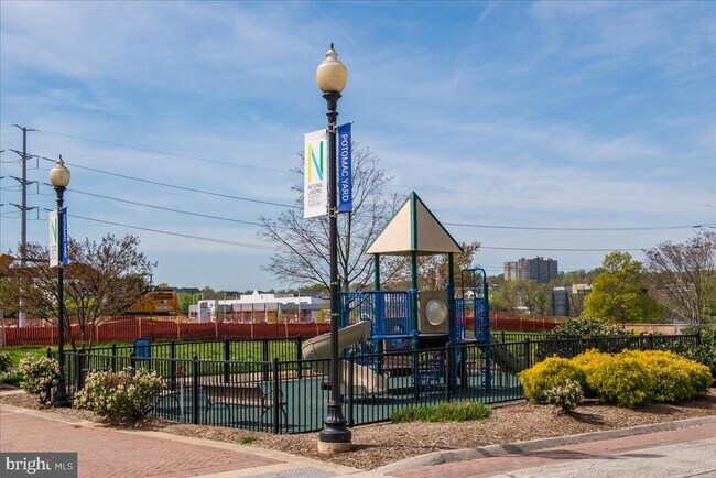 Building Photo - 3600 S Glebe Rd