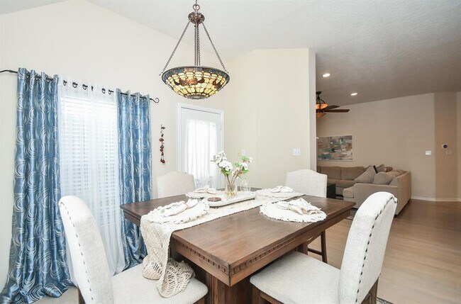 Building Photo - 7835 Stone Oak Ct