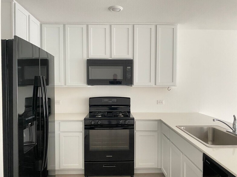 Building Photo - 14174 Inglebert St