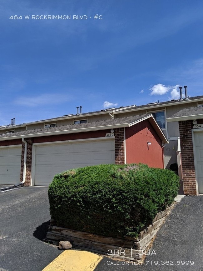 Well maintained, updated Rockrimmon Townhome! 464 W Rockrimmon Blvd