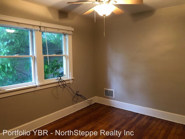 Building Photo - 2 br, 1 bath Apartment - 123 Redbud Alley